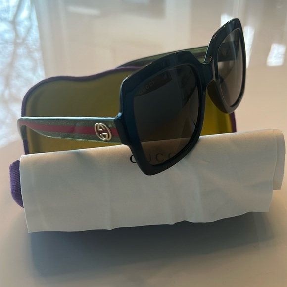 Gucci Accessories - Authentic Oversized Gucci Sunglasses w/ Case